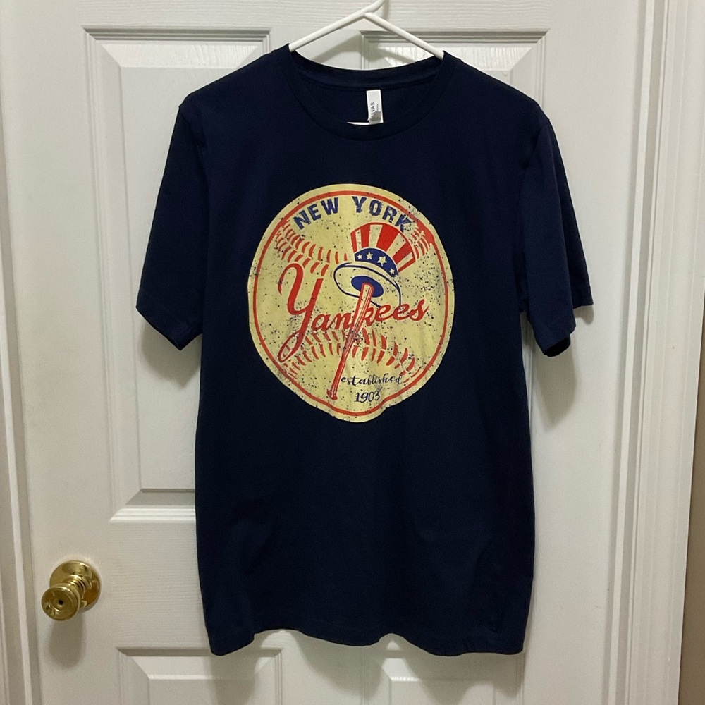New York Yankees Graphic T-Shirt – Men’s Large – Navy – Bella + Canvas